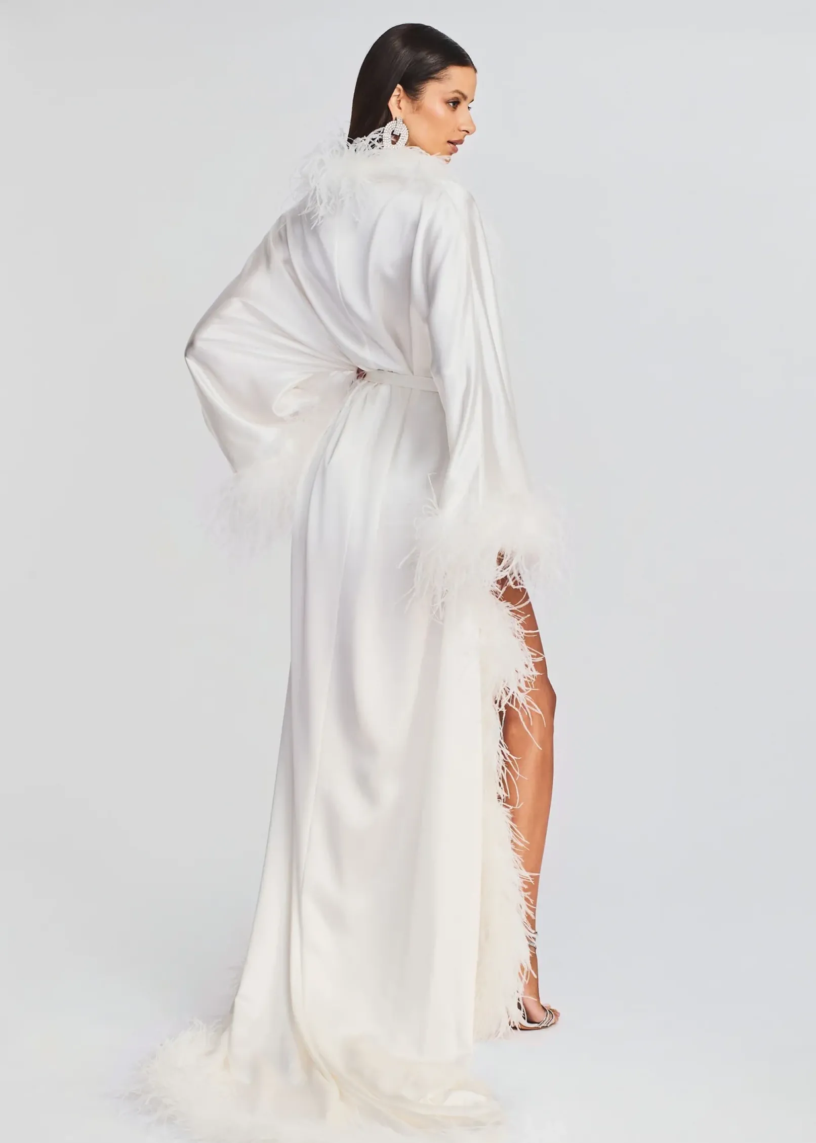 Flash Sale Juno Feather Robe Bachelorette Party